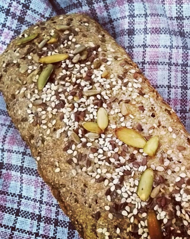 Pan de masa madre 100% integral con semillas (linaza, ajonjolí, girasol y pepita)